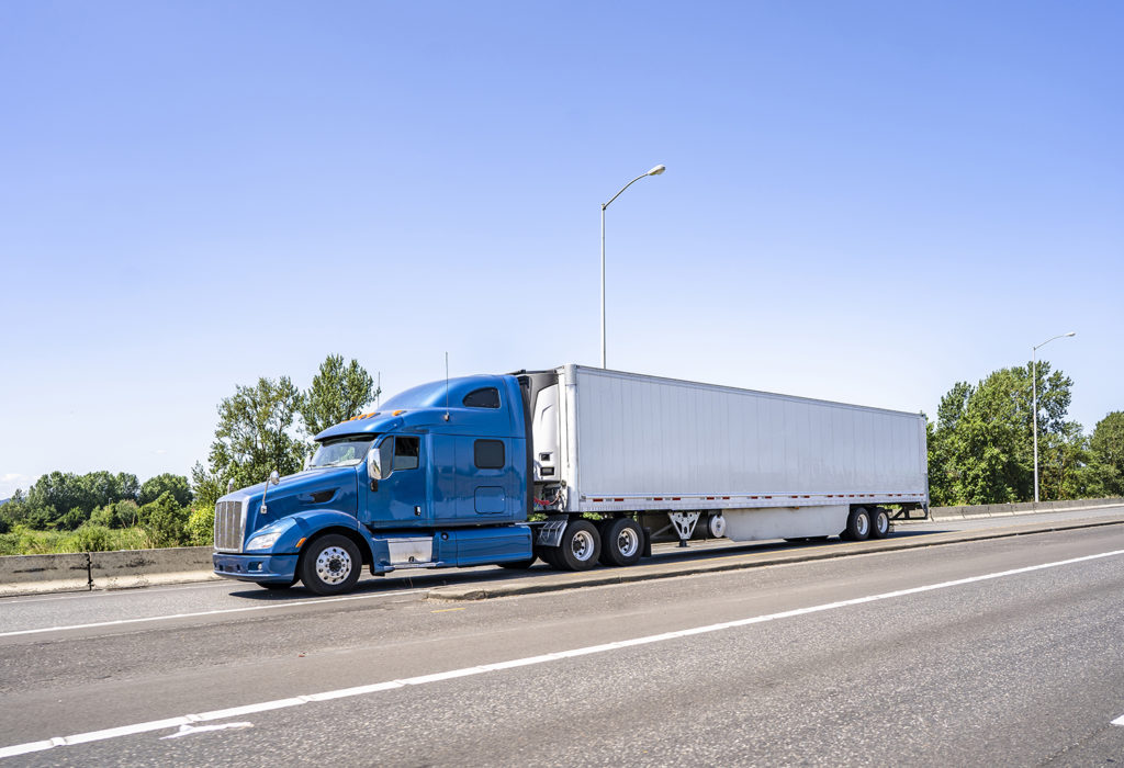 3-benefits-of-being-a-long-haul-truck-driver